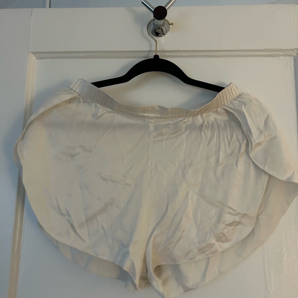 Lunya Washable Silk Set in White - Picture 8 of 9